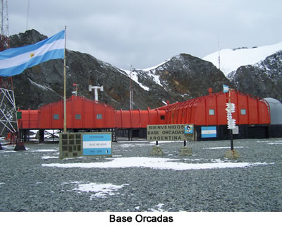 Base orcadas en la latitud 60º 45’ S y Longitud 44º 43’ W